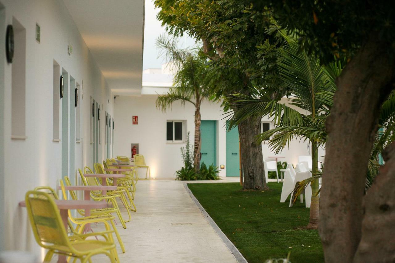 Hostal Las Cumbres Conil De La Frontera Exterior foto