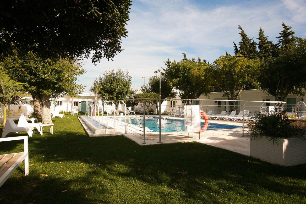 Hostal Las Cumbres Conil De La Frontera Exterior foto